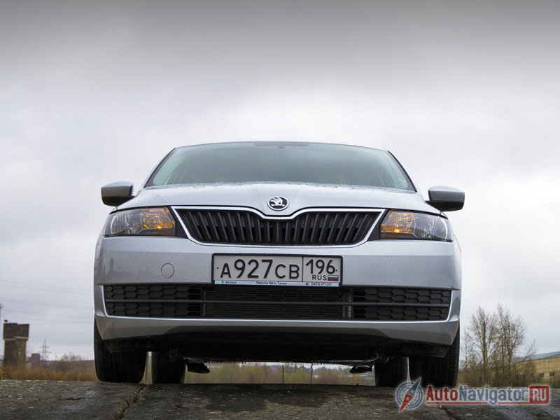 А сзади, словно якоря, торчат чашки пружин. Об этом нужно помнить