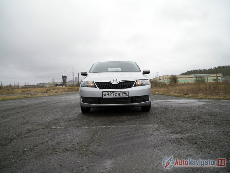 Загородные дороги тоже не проблема. Автомобиль хорошо держит прямую…
