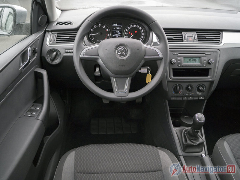 Дизайнерская простота интерьера – хороший союзник эргономики. Все видно, все понятно