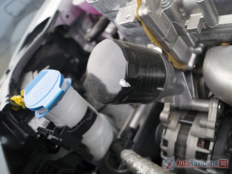 Масляный фильтр у этого мотора самый легко меняющийся элемент. Любителям самостоятельного ТО понравятся такие решения