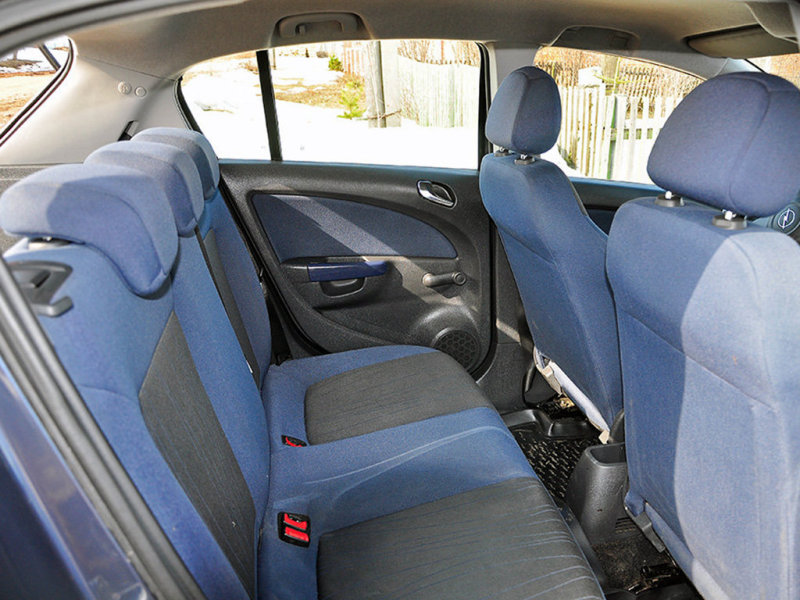 Обивка сидений и пластик устойчивы к воздействию времени 