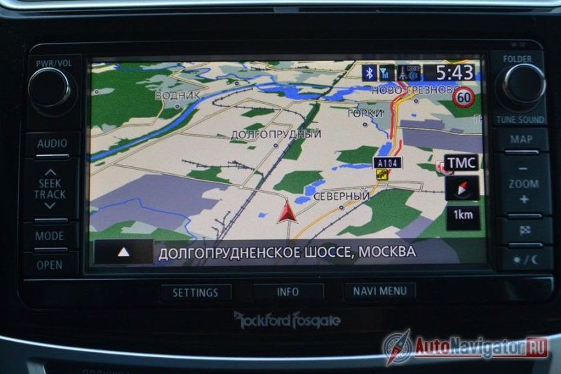 Точно такая же мультимедийная система устанавливается на Outlander. Претензии те же самые – навигация не с самыми свежими картами, да и графическое исполнение не самое удачное