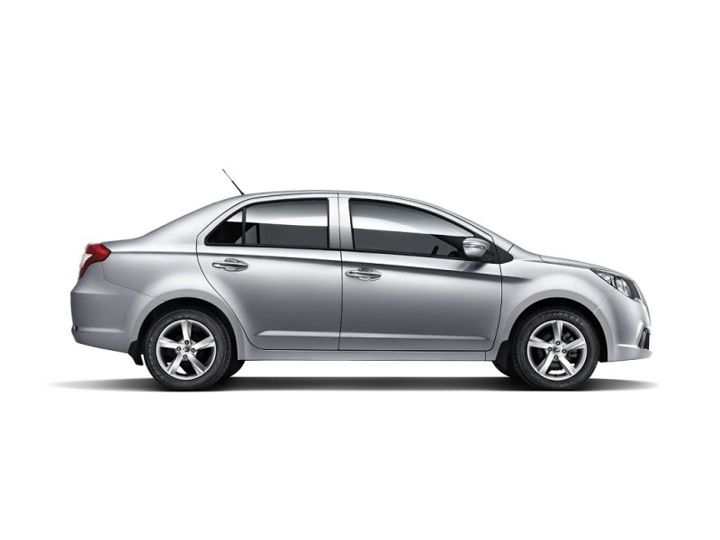 В профиле есть элементы стиля - горизонтальная линия, которая визуально делит кузов практически на две части, и расширенные колесные арки