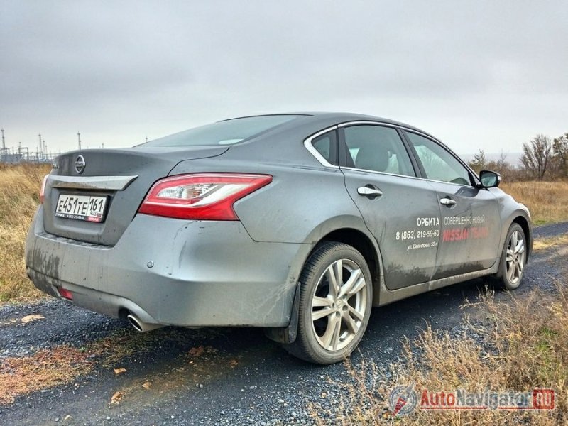 Новый Teana стал немного длиннее, шире и ниже предшественника (автомобиля второго поколения), что повлияло на улучшение аэродинамики и придало обновленному кузову более динамичный внешний вид