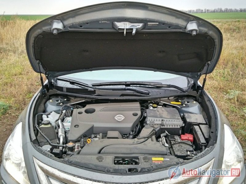 На тест мне достался Nissan Teana с 2.5-литровым 4-цилиндровым 173-сильным мотором и вариатором Xtronic CVT