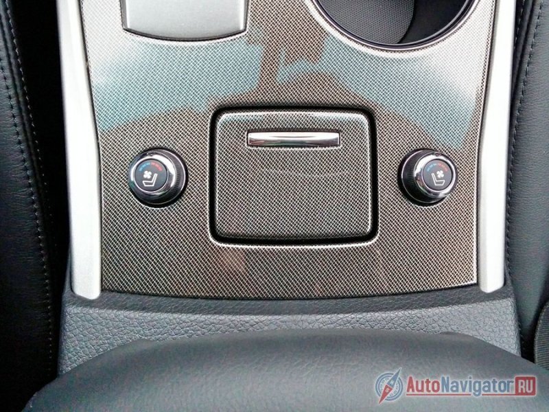 Передние кресла не только подогреваются, но еще и снабжены вентиляцией