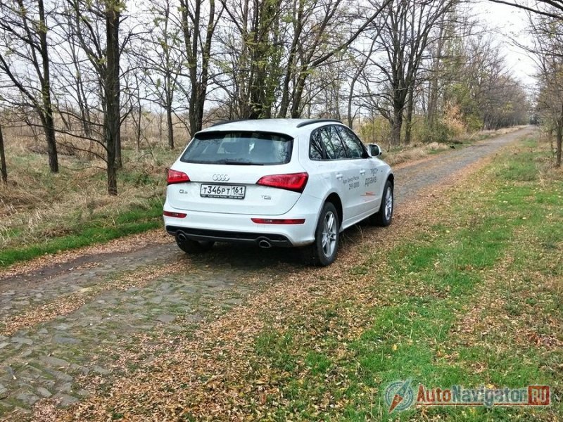 Q5 не спасует на сельской дороге