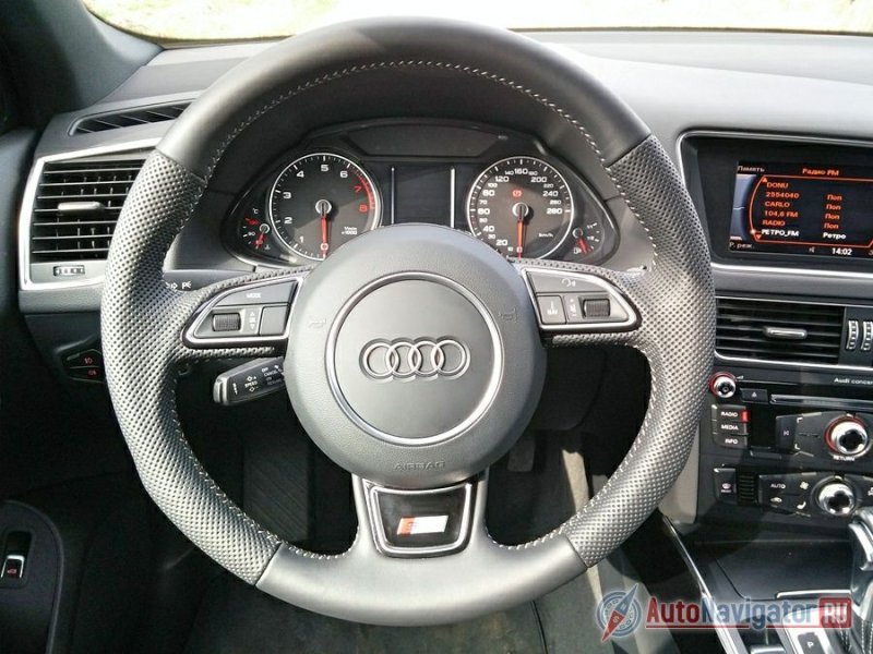 Приборная панель – вовсе образец для подражания