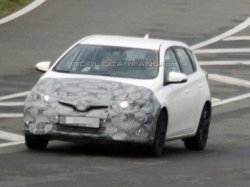 Обновленный хэтч Toyota Auris проходит испытания