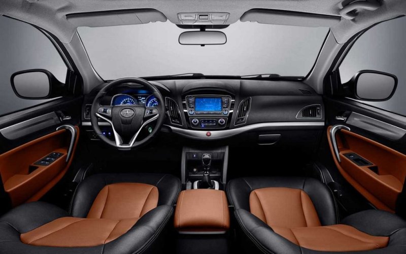 Интерьер JAC S5 можно похвалить за отличный уровень сборки и симпатичный дизайн