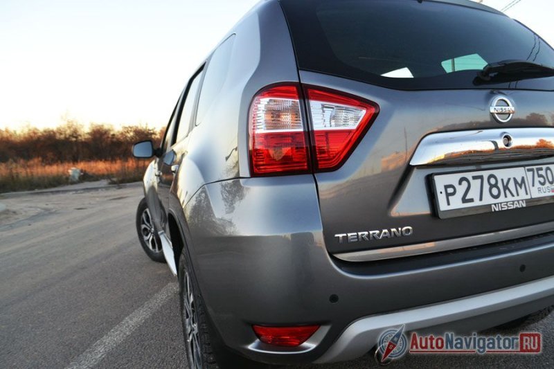 У Terrano большие задние фонари. Красиво или нет? Мне не очень нравится, но я, похоже, не вхожу в большинство