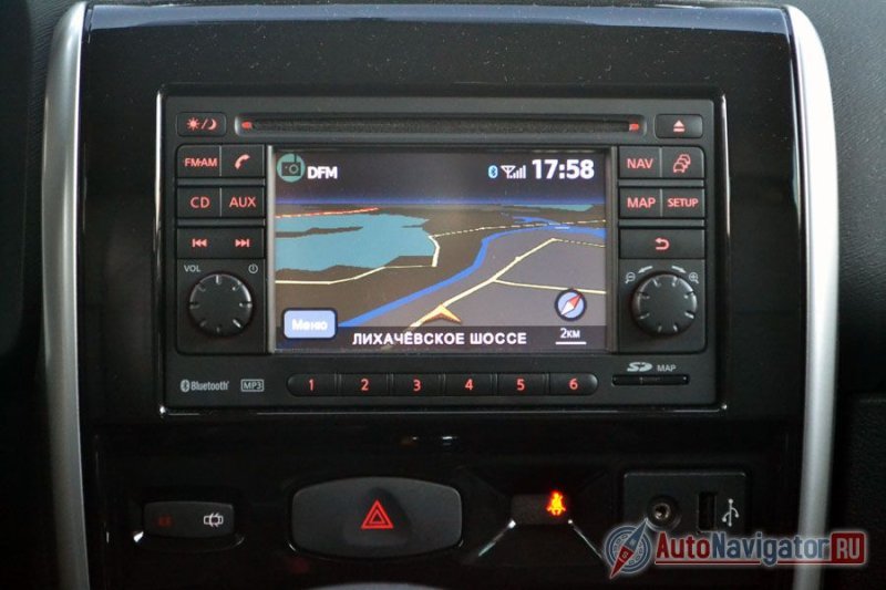 Навигация точь-в-точь, как в Qashqai предыдущего поколения. И за нее не надо доплачивать. Кстати, есть еще камера заднего вида, которую в Duster нельзя получить даже за доплату