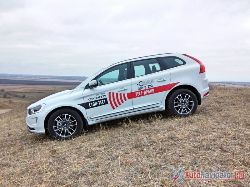 Из внедорожных «примочек» присутствует система контроля скорости при спуске со склона. Пару раз я ее проверил – работает и реально помогает