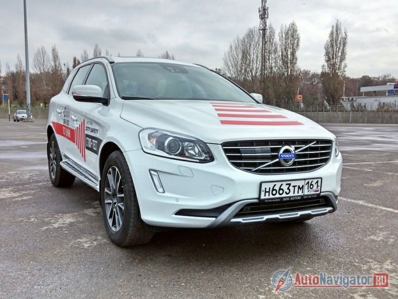 В «Вольво» не стали мудрить и кардинально менять дизайн кроссовера, а лишь сделали его чуточку солиднее, красивее и гармоничнее