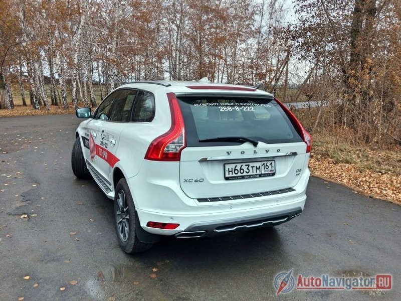 Боковые зеркала получили новую форму, задний бампер - оригинальную отделку