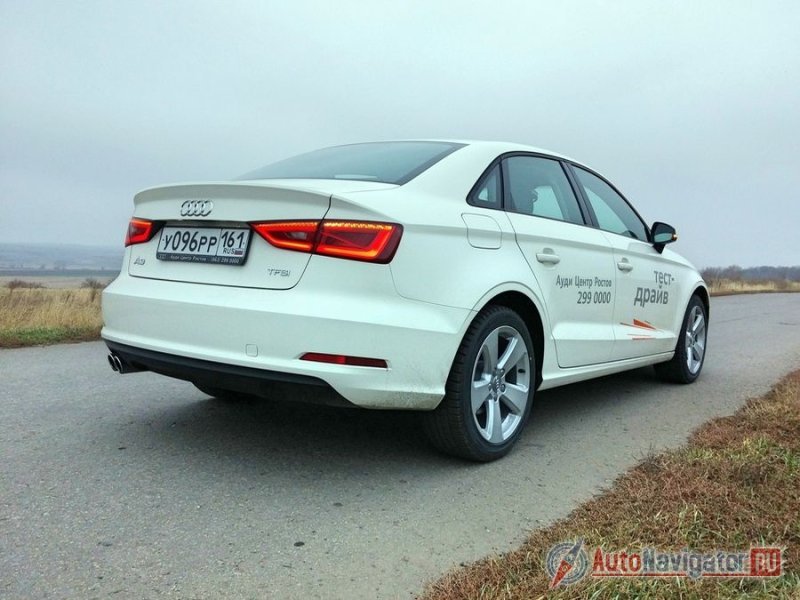 «Рубленая» светотехника со светодиодными элементами, большая радиаторная решетка, кузовные панели с «острыми» выштамповками, высокая подоконная линия, вздернутый «зад» с интегрированным спойлером - все эти элементы красивы, давно привычны и хорошо запоминаемы