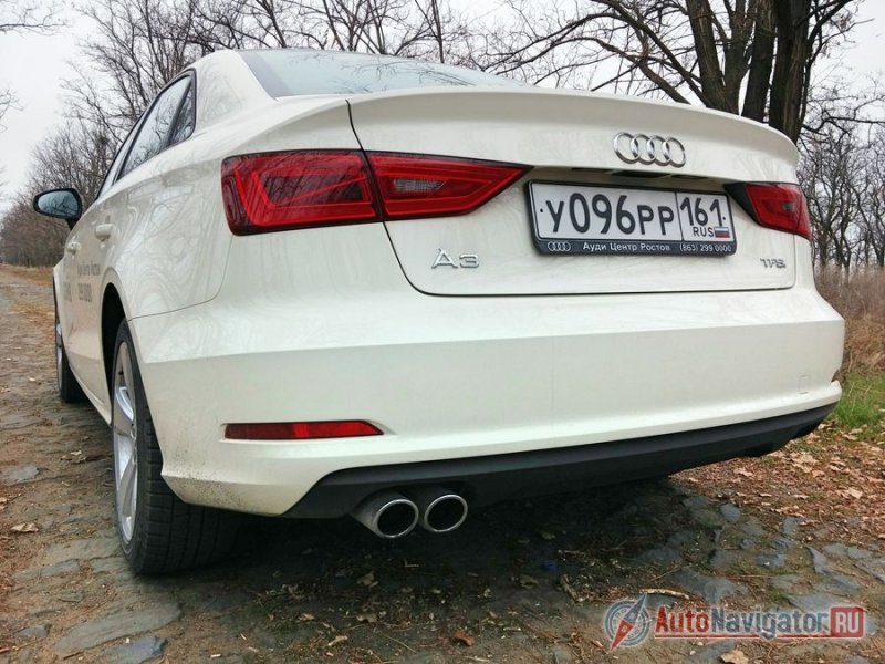 Интегрированный в крышку багажного отсека спойлер смотрится гармонично