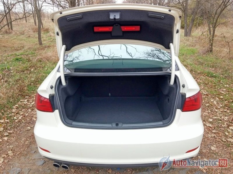 425-литровый багажник имеет правильную форму