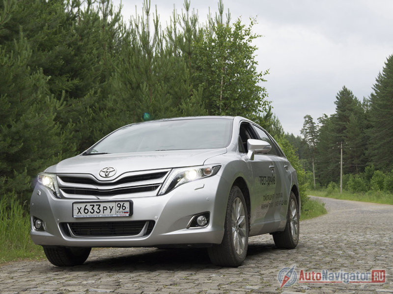 Экстерьер автомобиля выполнен по «классическим» лекалам Toyota, что лично меня очень радует