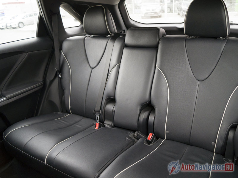 Выдающийся простор для задних пассажиров - одно из самых главных качеств автомобиля