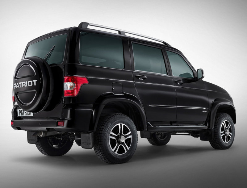 Корма примерила новый бампер и фонари в стиле нового Range Rover