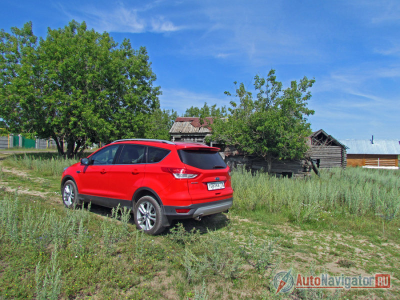 Боковина аккуратная и выверенная, а вот сзади машине как-то не достает выразительности