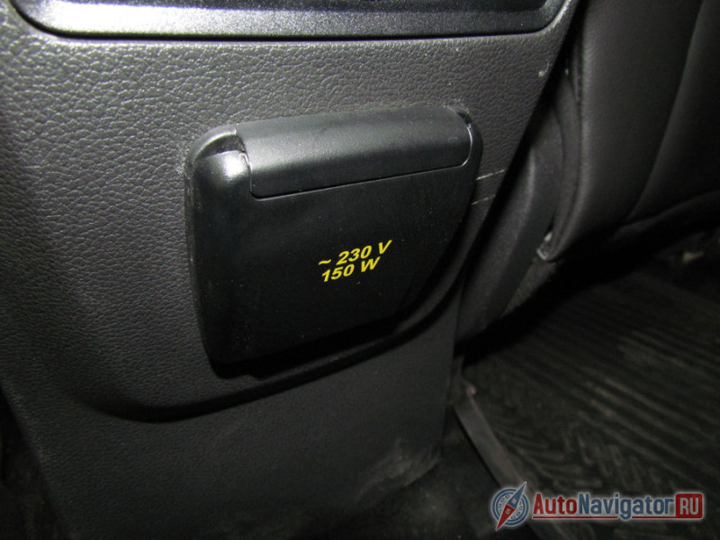 ... а также розетка на 230V (150W)