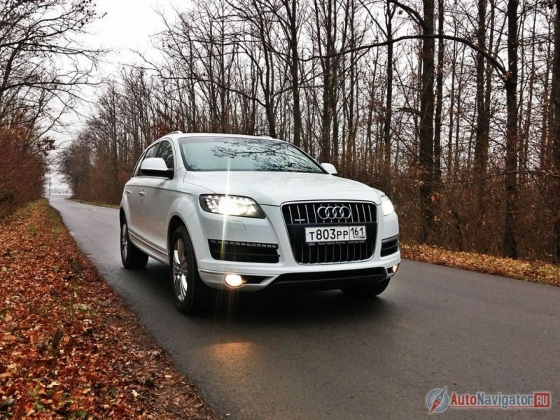 Audi Q7 хорошо едет именно в том режиме, для которого создавался: прямолинейное стабильное и «двумчивое» перемещение в пространстве
