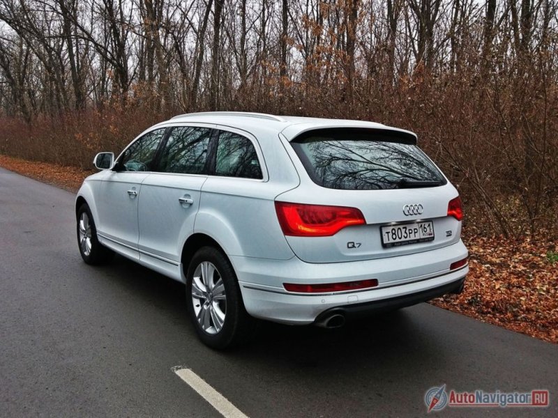 Когда Audi Q7 впервые появился в салонах, его многие ругали за странные пропорции кузова и весьма своеобразный внешний вид