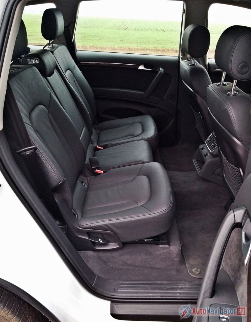 Задним пассажирам тесно не будет