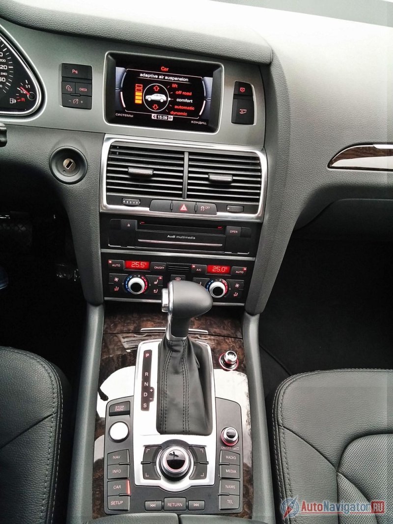 Оснащен Audi Q7 неплохо
