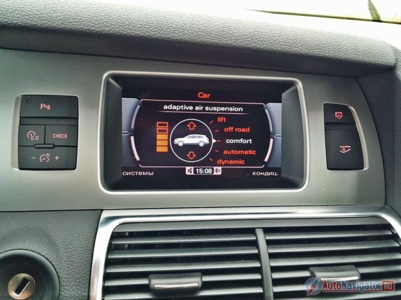 Audi Q7 оборудован адаптивной пневматической подвеской с пятью вариантами работы: dynamic, automatic, comfort, off road и lift