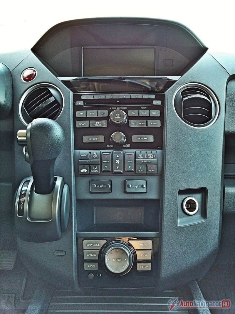 Архитектура центральной консоли типично американская