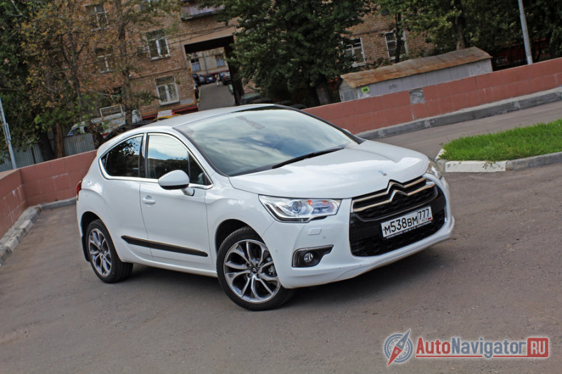 Облик и силуэт современного DS4 хотя и схож с донорским хэтчбеком Citroen C4, но вместе с тем, талантливо оттенен тонкими дизайнерскими штрихами, в совокупности меняющими визуальное восприятие автомобиля