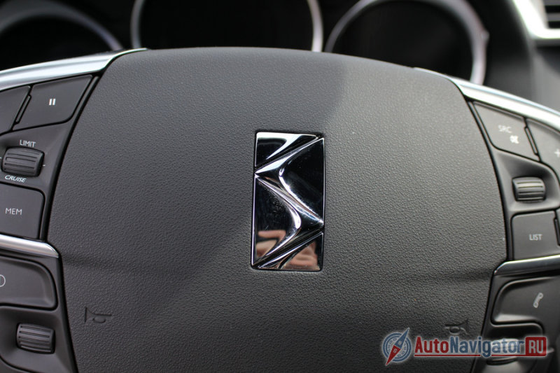 … и рулевом колесе вводил бы окружающих в заблуждение…