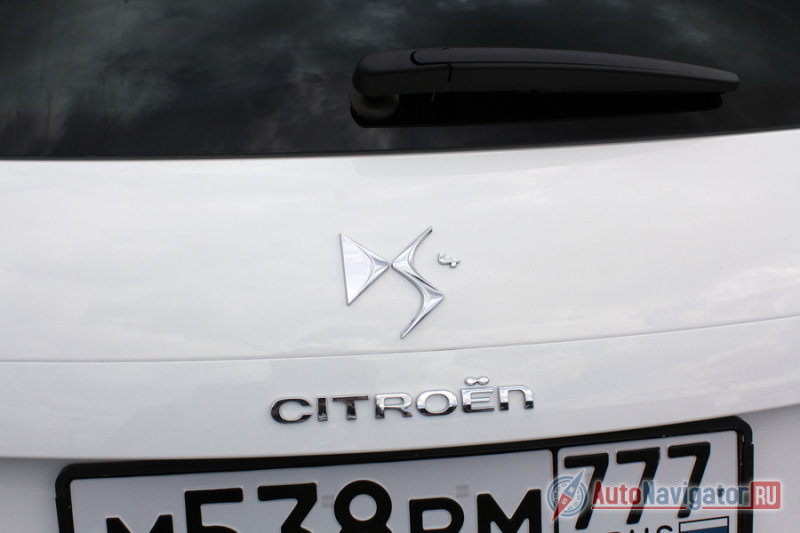 … если бы не узнаваемый двойной шеврон «Ситроена» в носовой части и не написанное на крышке багажника название марки