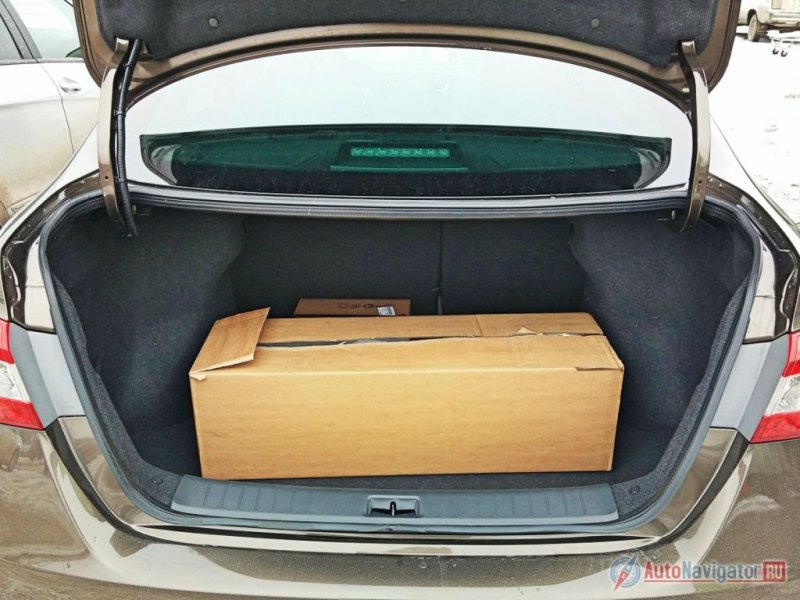 Компактный седан отличается довольно вместительным багажным отсеком (511 л)