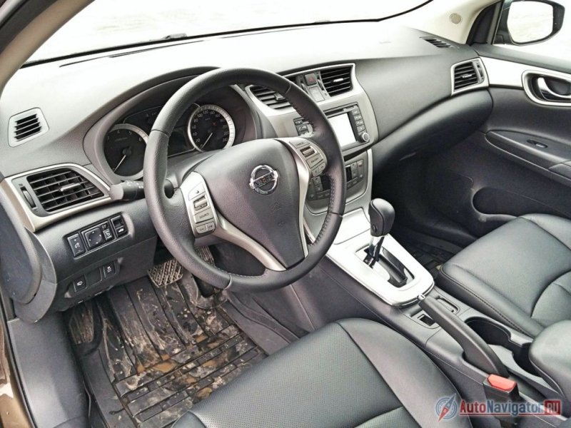 Интерьер автомобиля не разочаровывают