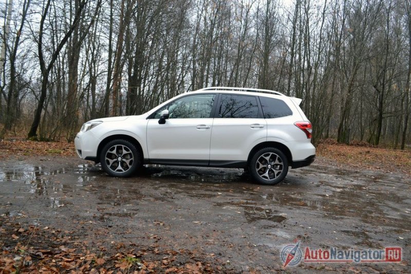 В профиль заслуживают внимания разве что колесные диски. Но, с другой стороны, что вы хотели от сдержанных японцев?