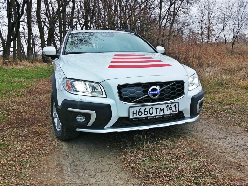 Как должен ехать крупный семейный универсал? Наверное, спокойно, медленно – чинно, благородно. Однако это какой-нибудь другой универсал может передвигаться только так, а XC70 способен не только на размеренную езду…