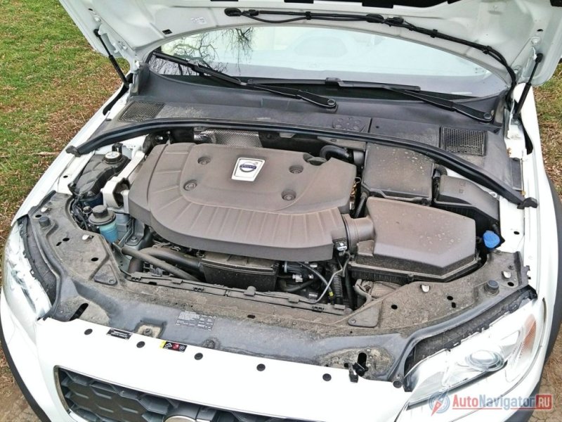 Тестовый Volvo XC70 «нес» под своим кузовом тяговитый 215-сильный дизель