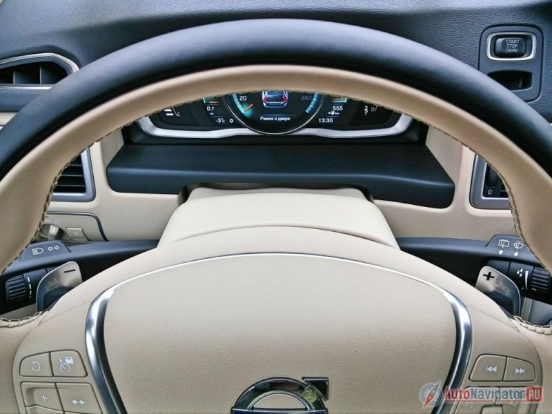 Лепестки переключения передач выполнены из алюминия