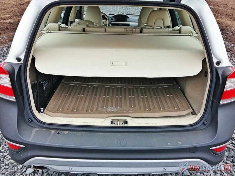 Светлая обивка – конечно, не самое практичное решение для перевозки грузов, но выглядит очень красиво!