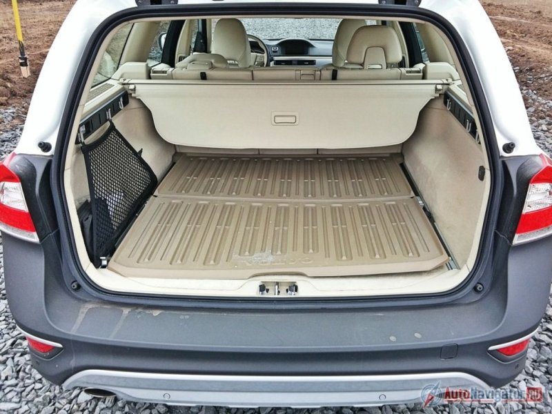 Система трансформации продумана так тщательно, что процесс превращения багажника в безразмерное нутро так прост и интуитивно понятен, что с ним справится даже 10-летний ребенок