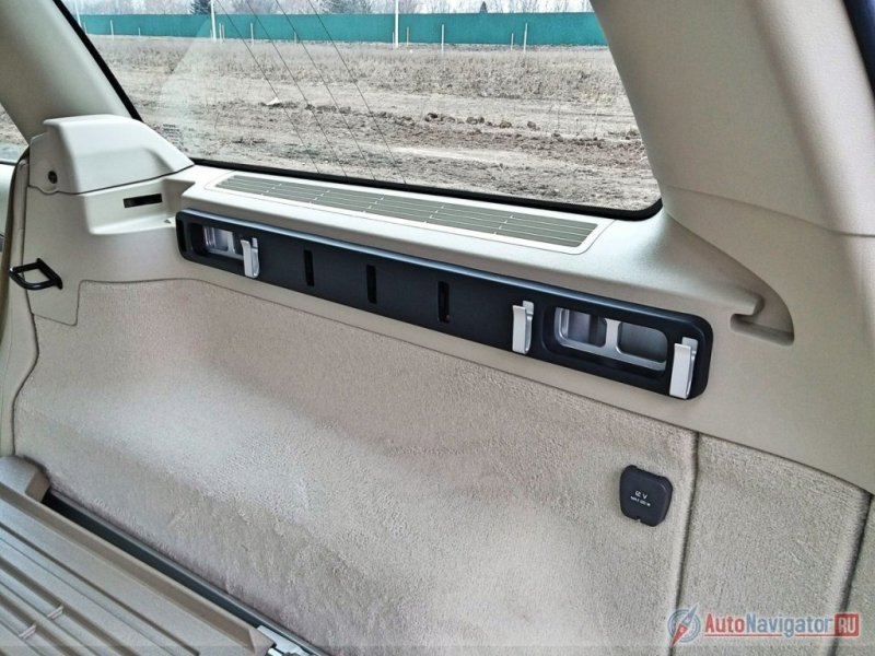 Более того, здесь могут быть установлены дополнительные многофункциональные крепления багажа с использованием крючьев, сеток, разделителей багажного отделения и иных аксессуаров