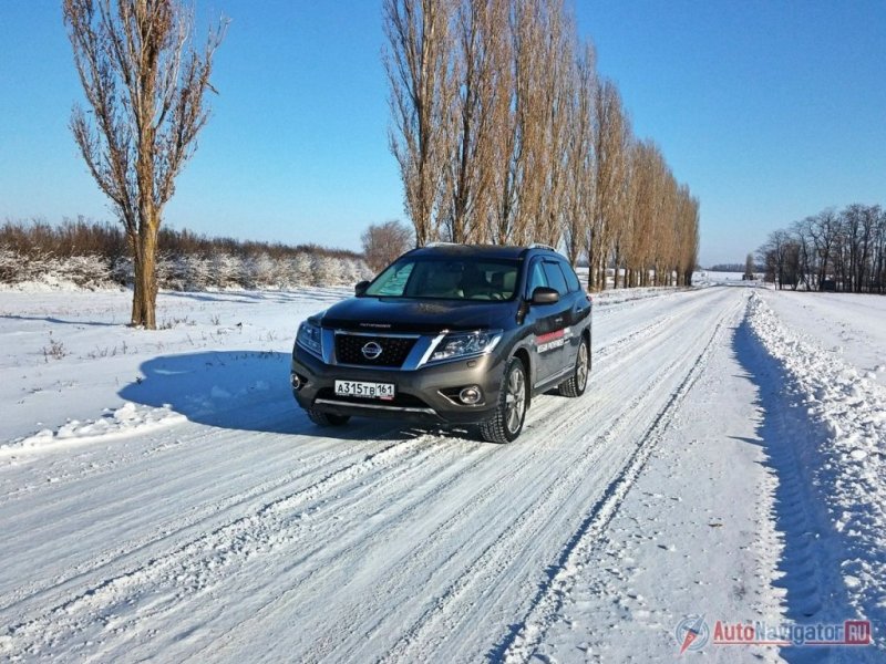 Четвертое поколение Nissan Pathfinder, представляющее из себя перелицованный Infiniti QX60, доступно в США с 2011 года