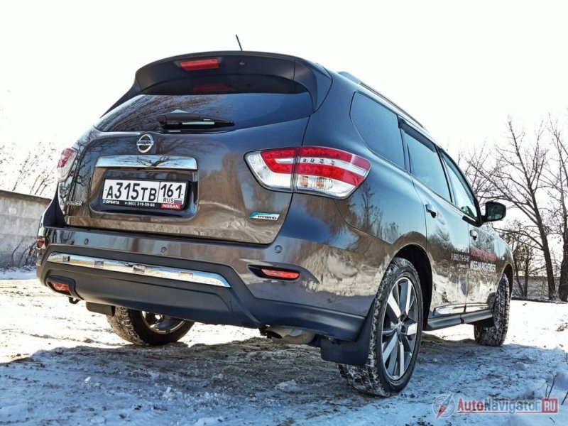 Именно на модель с приставкой Hybrid делают упор «ниссановцы»: конечно – она интересна с технической точки зрения и экономична