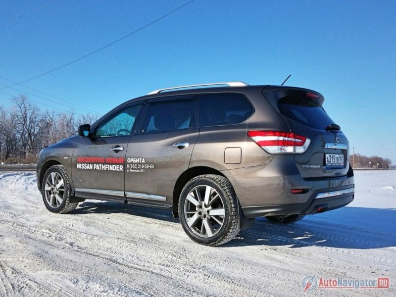 При габаритах 5008х1960х1783 мм, Pathfinder не требует длительного привыкания