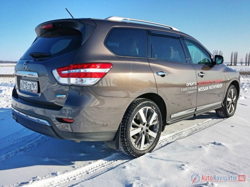 Nissan Pathfinder – особенно гибридный – станет хорошим выбором для большой и дружной семьи, члены которой не относятся с предубеждением к российской сборке, любят дальние поездки, ценят комфорт и умеют считать деньги
