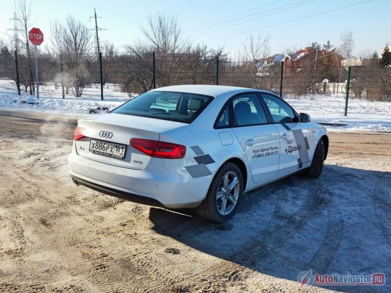 Задняя часть машины получила немного измененную оптику и бампер с небольшой выштамповкой